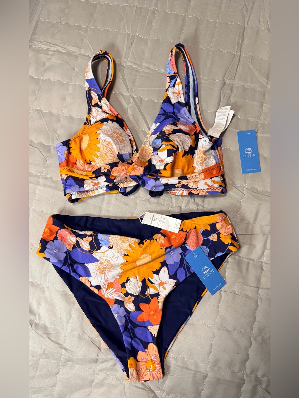CUPSHE floral 2 piece swim
Brand new size M